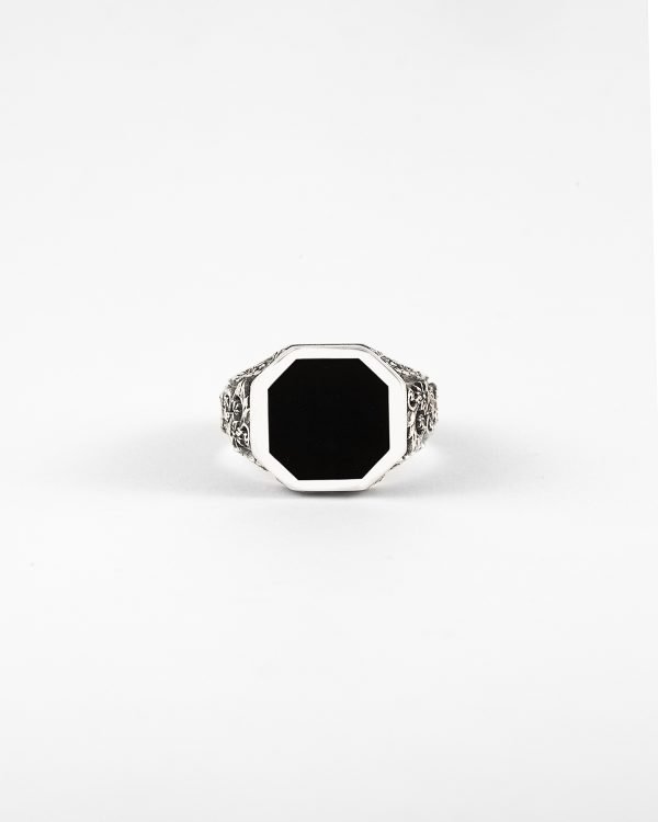 ANELLO CHEVALIER ROMEO IN ARGENTO CON PIETRA NERA