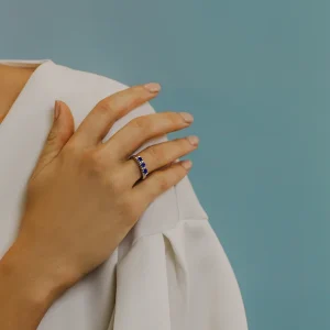 Anello in Oro, Diamanti e Zaffiri blu della Collezione Duchessa