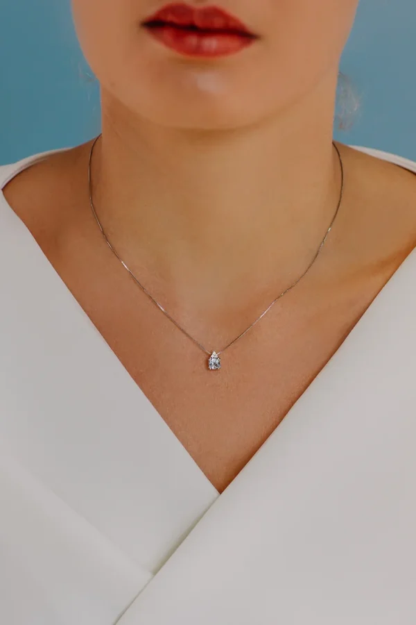Collana in Oro Diamanti e Acquamarina taglio antico, Fantasia di Acquamarina