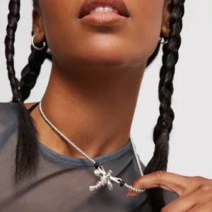 Collana corta placcata argento sterling con libellula centrale