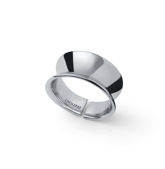 Anello a fascia argentato