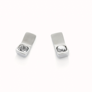 Orecchini placcati argento sterling di forma rettangolare e con cristallo bianco