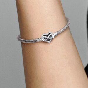 Bracciale Pandora Moments con maglia snake e chiusura a cuore con infinito scint