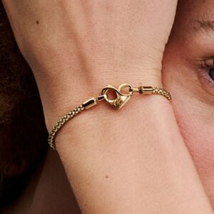 Bracciale Moments Maglia Geometrica con Chiusura a Cuore