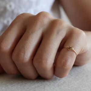 Anello Filodamore con Nodino in Oro 9kt