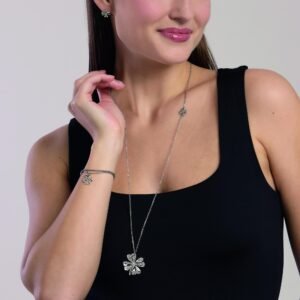 Collana con quadrifoglio martellato argentato