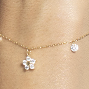 BRACCIALE DONNA IN ACCIAIO COLORE ORO CON PENDENTE FIORE E ZIRCONI BIANCHI