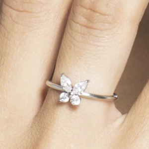 ANELLO DONNA IN ACCIAIO CON FARFALLA E ZIRCONI BIANCHI