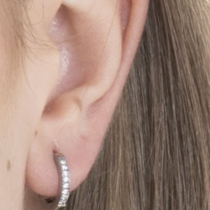 MONO ORECCHINO DONNA A CERCHIO IN ACCIAIO CON ZIRCONI BIANCHI