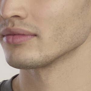 Orecchino a cerchio in acciaio e cristalli bianchi